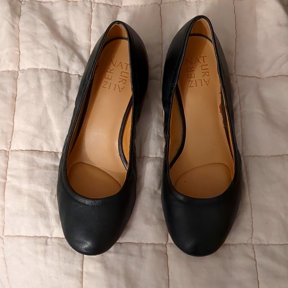 Naturalizer Adeline Black Leather Block Heel size 7 - Picture 2 of 5